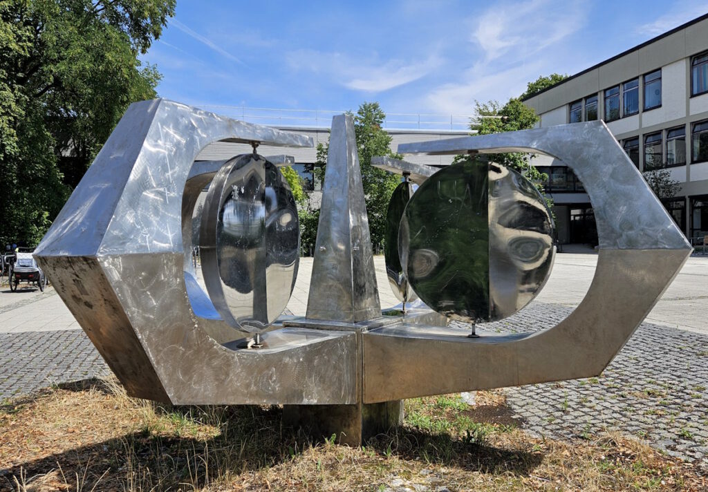 Helmut Otto Schön: Anthony-Perkins-Brunnen