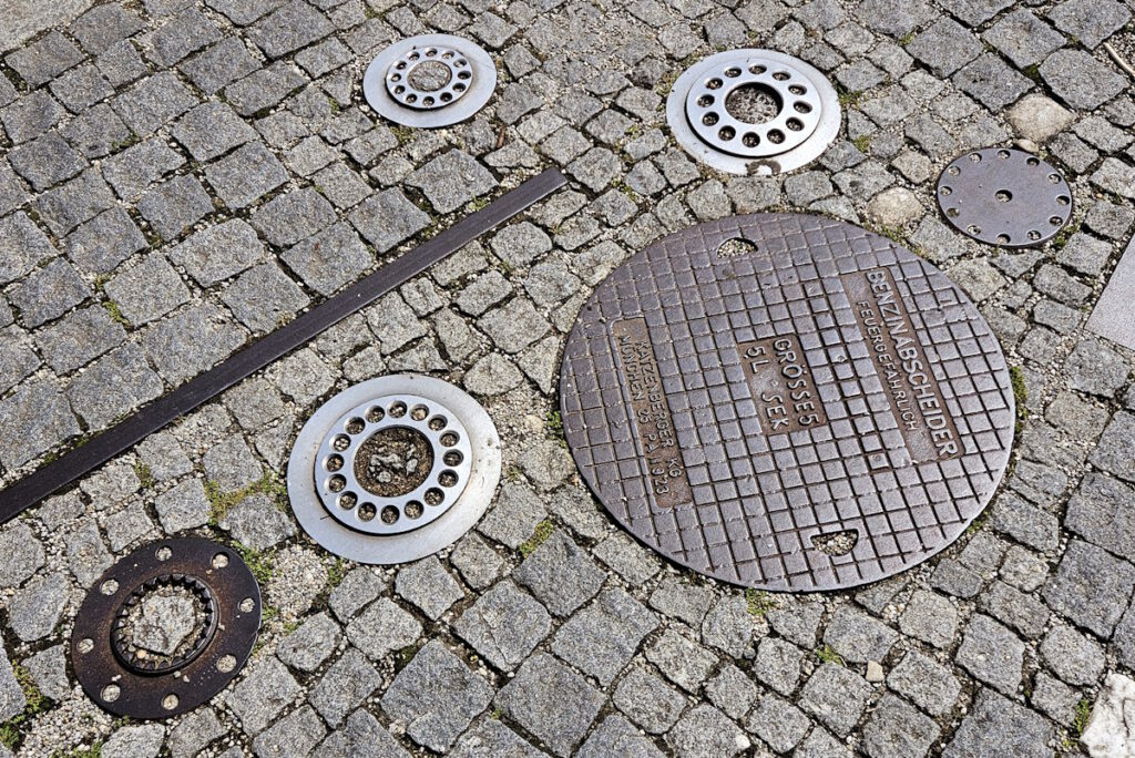 Weg Pflaster mit Objekten