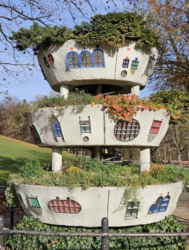 Westpark Friedensreich Hundertwasser Hoch-Wiesen-Haus