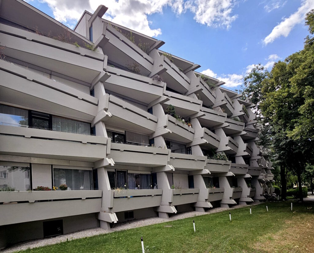 Theodor-Dombart-Straße 2