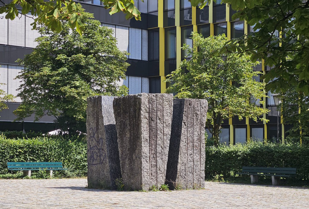 Alfred Görig Vierteiliger Kubus