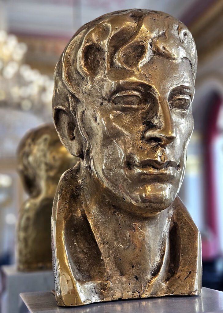 Karl von Fischer, Büste im Nationaltheater