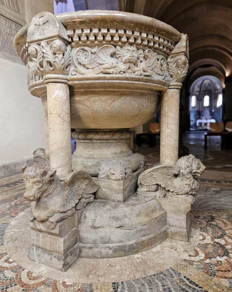 St. Benno Taufbecken