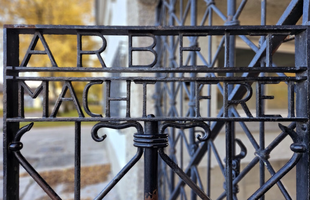 KZ-Gedenkstätte Dachau Arbeit macht frei