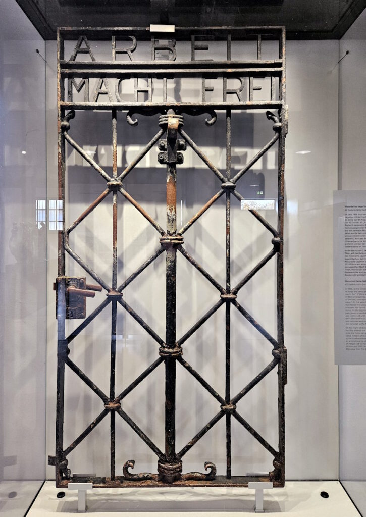 KZ-Gedenkstätte Dachau Arbeit macht frei