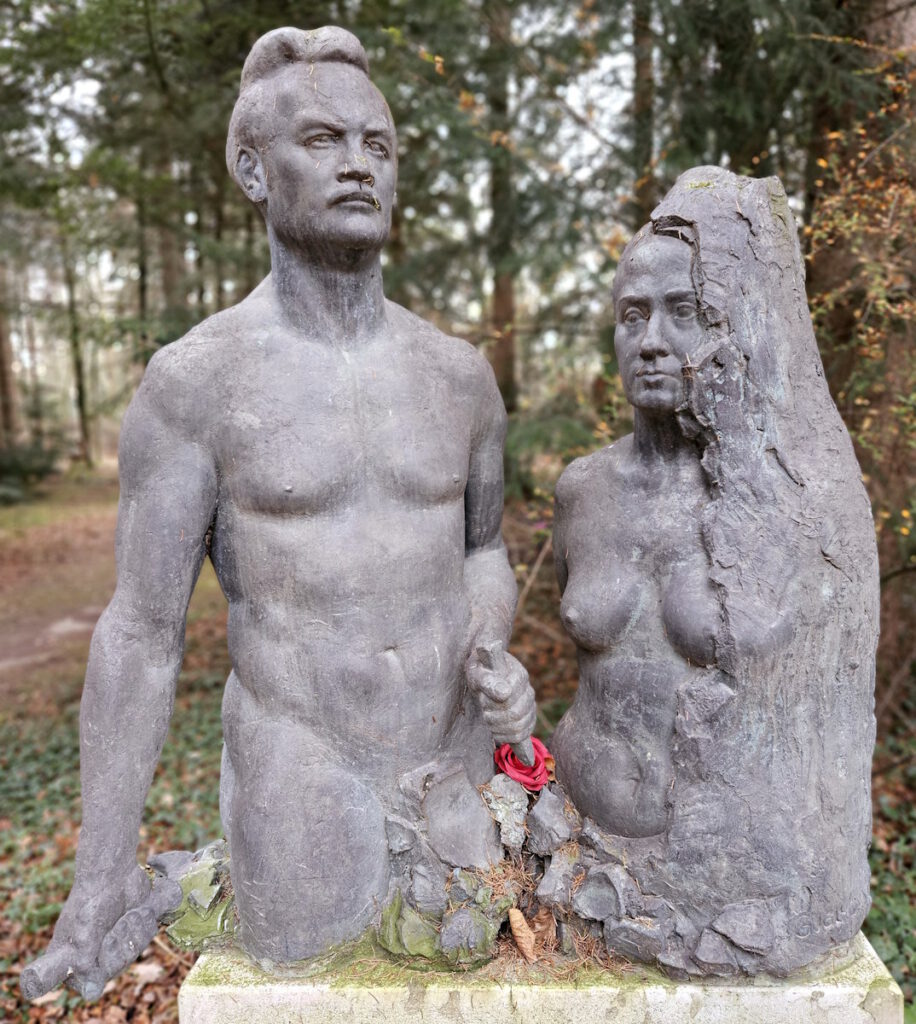 Grabmal des Bildhauerehepaars Willy und Inge Guglhör