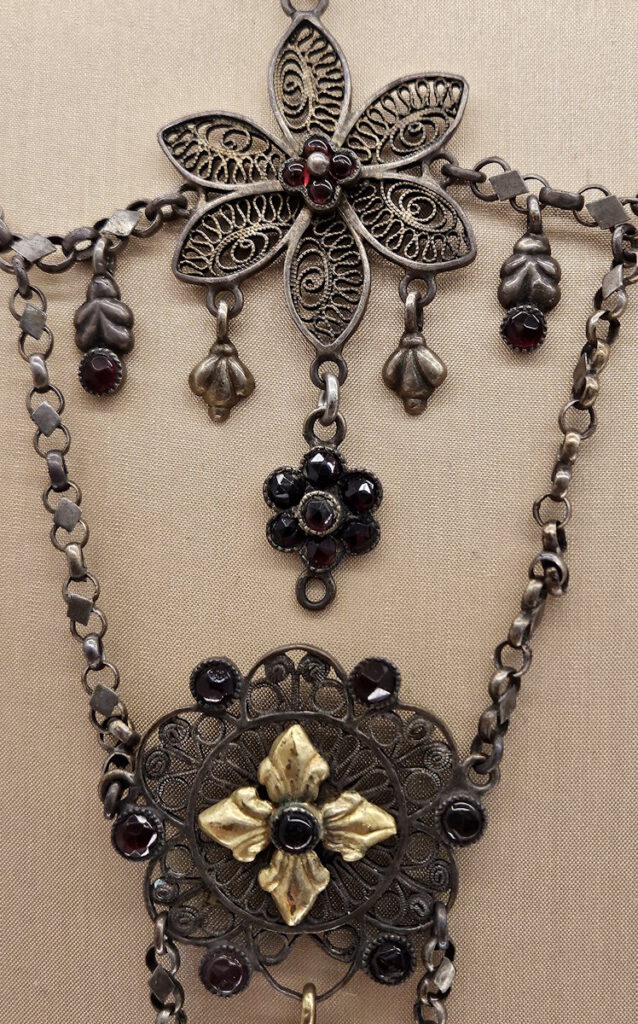 Schmuck mit böhmischen Granaten