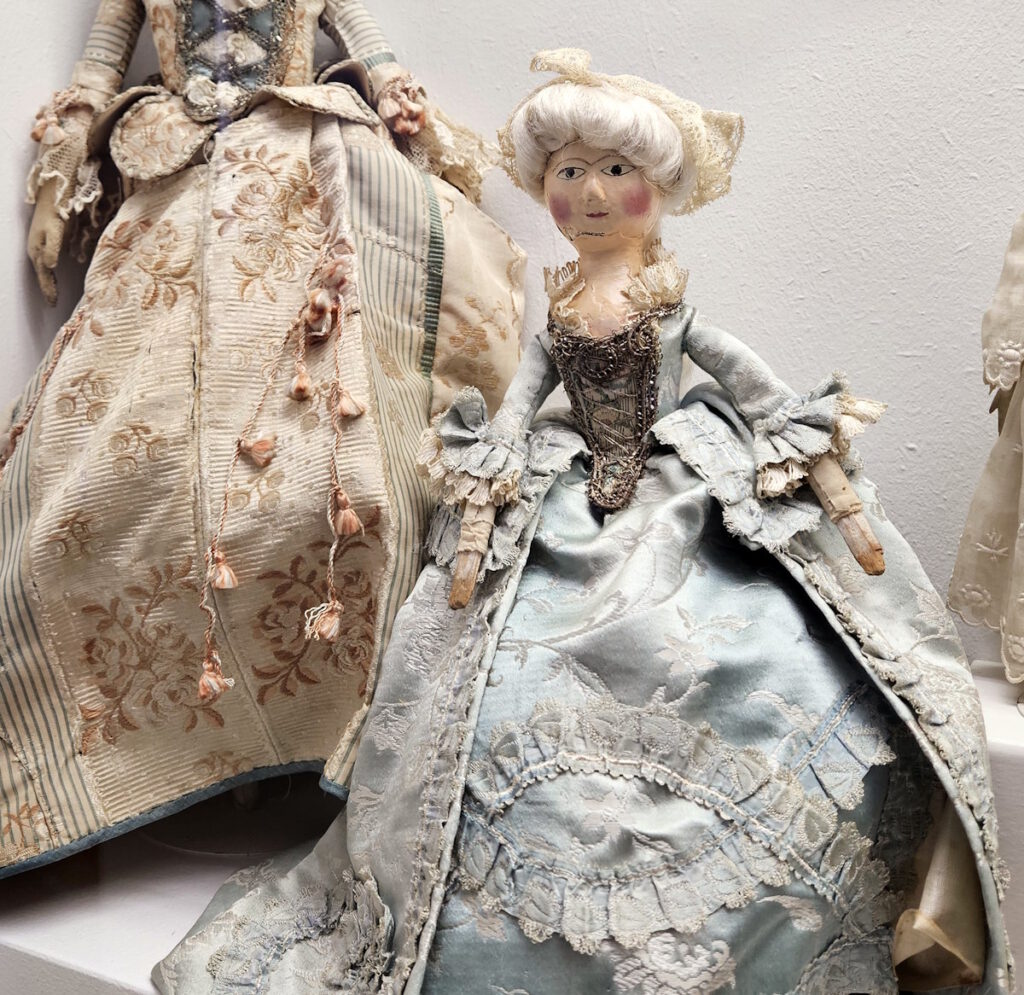 Antike Puppen