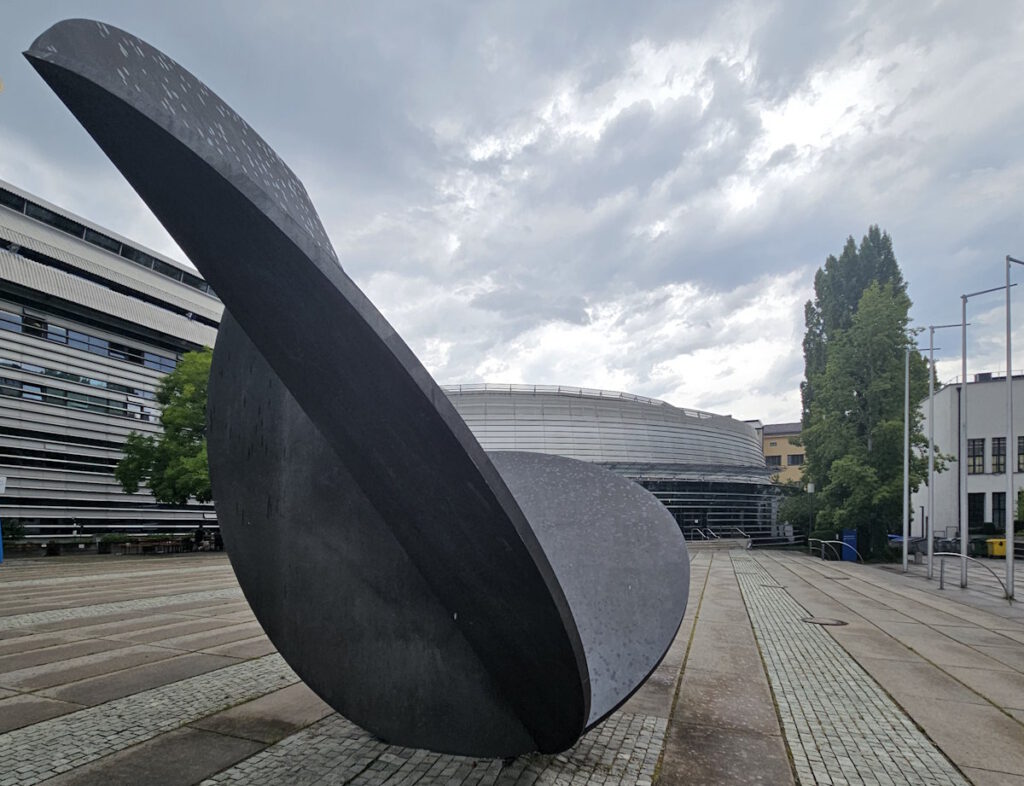 Fritz Koenig: Große Blattfigur
