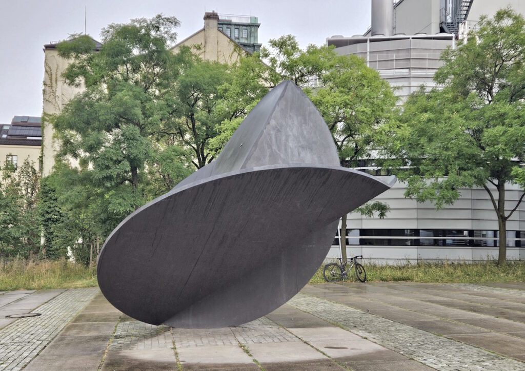 Fritz Koenig: Große Blattfigur