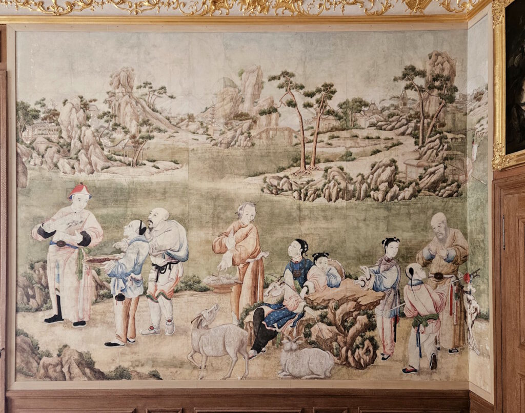 Badenburg Wohnraum mit chinesischer Tapete